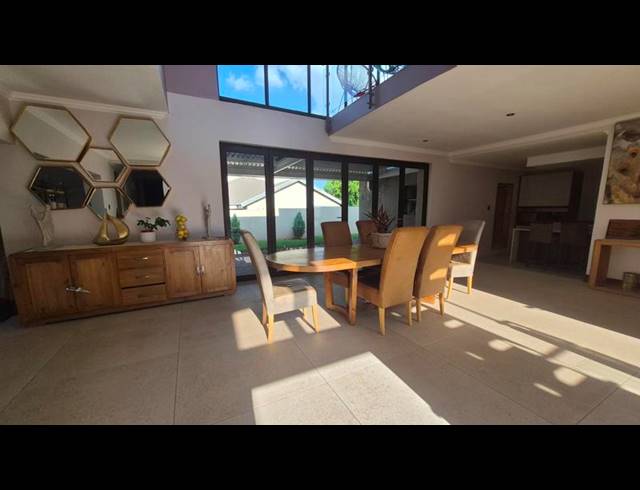 5 BEDROOM HOUSE FOR SALE IN RASLOUW GLEN